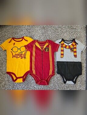 NWOT Licensed Harry Potter Gryffindor Infant Onesie Set (3)